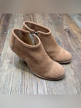 New ~ J Shoes Stagecoach Women’s Ankle Boots Size 36.5 EU ~ 6 US